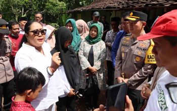 Viral Kisah Anak di Panggang Rawat Orang Tua, Bupati dan Kapolres Datangi Rumah Keluarga