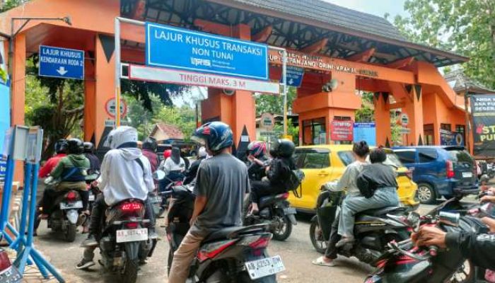 Ledakan Wisata Lebaran di Gunungkidul: Sehari 52 Ribu Orang Padati Pantai