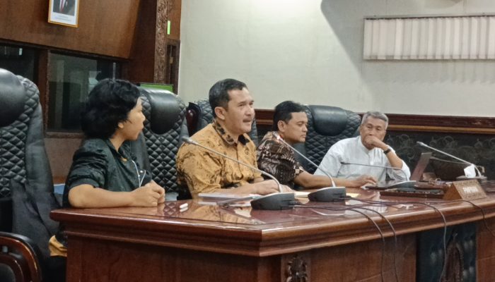 Forum Diskusi Awak Media dengan Anggota DPRD DIY dan Narasumber Ahli: Akademisi UGM Pertanyakan BOP dan ART, Insentifnya Apa Buat Indonesia?