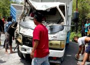 Diduga Gardan Pecah, Truk Elf Bermuatan Batu Terguling di Jalan Bedoyo-Semanu
