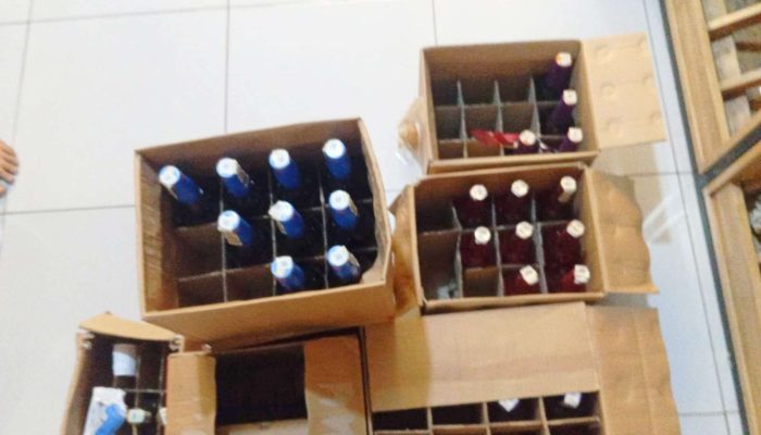 Tak Berizin, Puluhan Botol Miras di Outlet 23 Kasihan Bantul Disita Polisi
