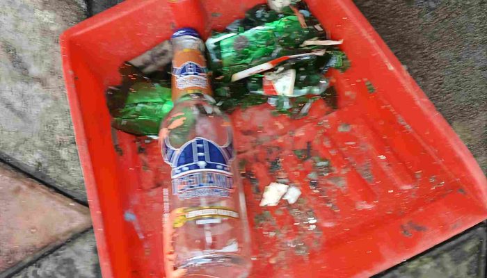 Sekelompok Orang Tak Dikenal Lempari SMKN di Yogyakarta dengan Botol dan Cat