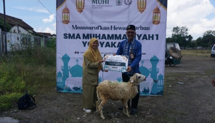 Tebar Kepedulian, SMA Muhammadiyah 1 Salurkan 44 Kambing Kurban untuk AUM se-DIY