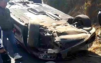 Diduga Salah Antisipasi Tikungan, BMW Tabrak Tebing dan Terbalik di Imogiri
