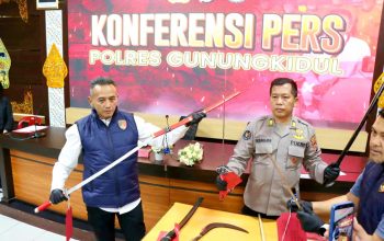 Diduga Aniaya Warga, Dua Oknum Debt Collector Diamankan Bersama Sejumlah Senjata Tajam