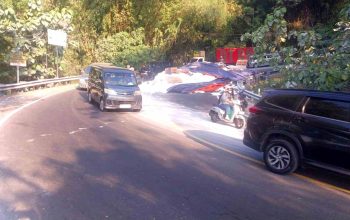 Tali Pengikat Putus, Muatan Truk Berserakan di Jalan Jogja-Wonosari Piyungan