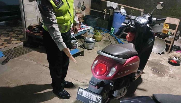 Diduga Akibat Tumpahan Solar, Pengendara Honda Scoopy Terjatuh di Tikungan Pedotan Wetan Patuk