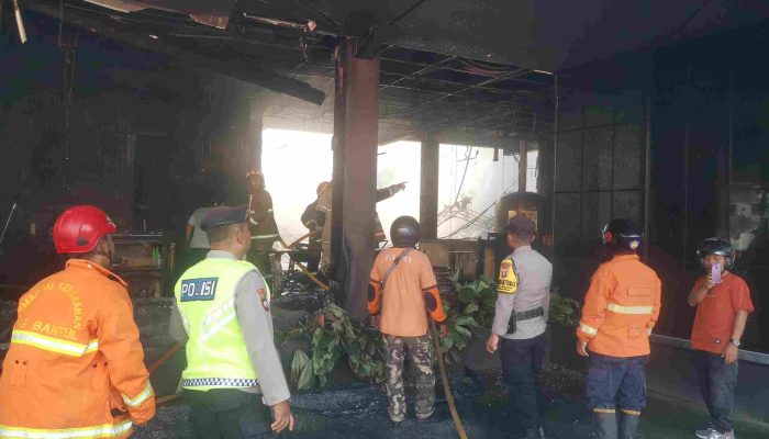 Kebakaran Hanguskan Vrama Billiard & Cafe di Yogyakarta, 36 Meja Biliar Terbakar