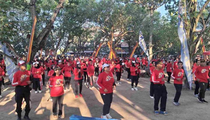 HUT Bhayangkara ke-80, Polsek Tepus Libatkan Ribuan Warga dalam Aksi Bersih Pantai dan Senam Massal