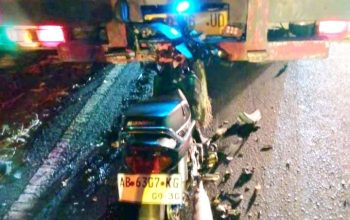 Pemotor Asal Bantul Tabrak Belakang Truk Hino yang Berhenti, Alami Patah Tulang