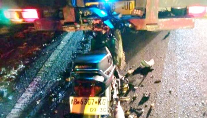 Pemotor Asal Bantul Tabrak Belakang Truk Hino yang Berhenti, Alami Patah Tulang