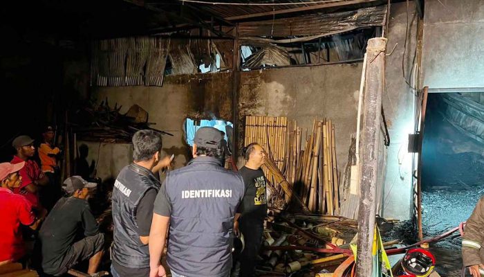 Kebakaran Hanguskan Gudang Produksi Pabrik Bambu di Pleret, Dugaan Awal Berasal dari Tungku Oven
