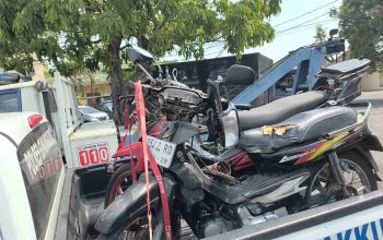 Dua Sepeda Motor Bertabrakan di Simpang Empat Seneng, Seorang Pengendara Cedera Kepala
