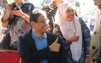 Menkeu Nikmati Kuliner Tradisional di Pasar Ngasem Yogyakarta dan Berinteraksi dengan Sekumpulan Siswa SD yang Sedang MPLS