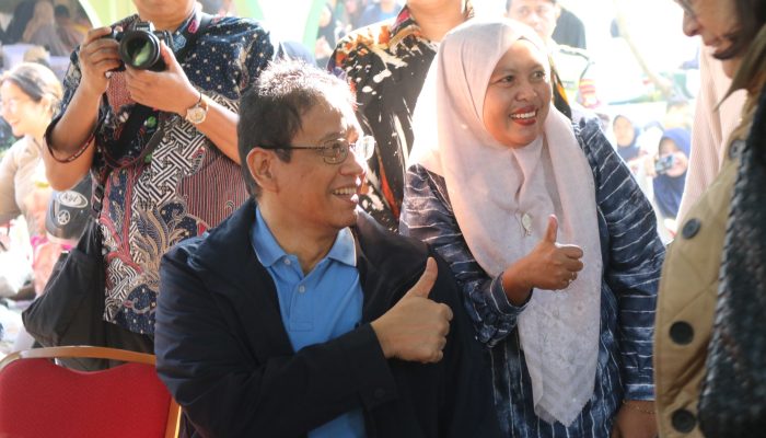 Menkeu Nikmati Kuliner Tradisional di Pasar Ngasem Yogyakarta dan Berinteraksi dengan Sekumpulan Siswa SD yang Sedang MPLS