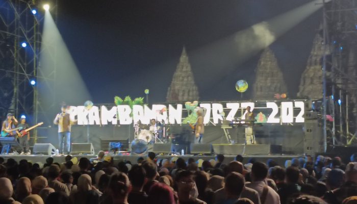 Riuh Romantis dan Kembalinya NIKI di Hari Kedua Prambanan Jazz Festival 2026