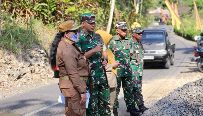 Tingkatkan Akses Warga, Dandim 0730/Gunungkidul dan Bupati Tinjau Jembatan di Ponjong