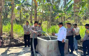 Polsek Patuk Gerak Cepat Bantu Warga Terdampak Kekeringan dengan 8 Tangki Air Bersih