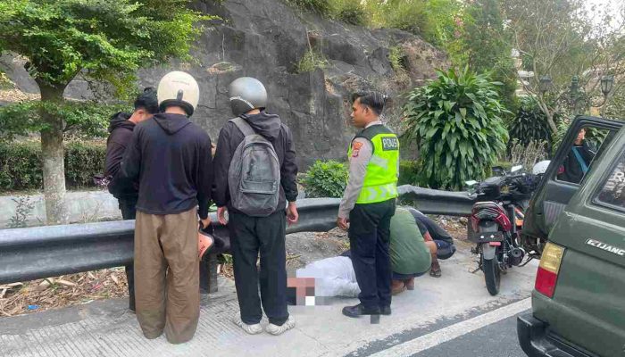 Motor Tabrak Pembatas Jalan di Tikungan Slumprit, 2 Mahasiswa Alami Cedera Kepala dan Patah Gigi