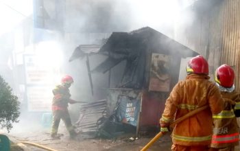 Lupa Matikan Tungku, Gerobak Jualan Bensin dan Rokok Terbakar