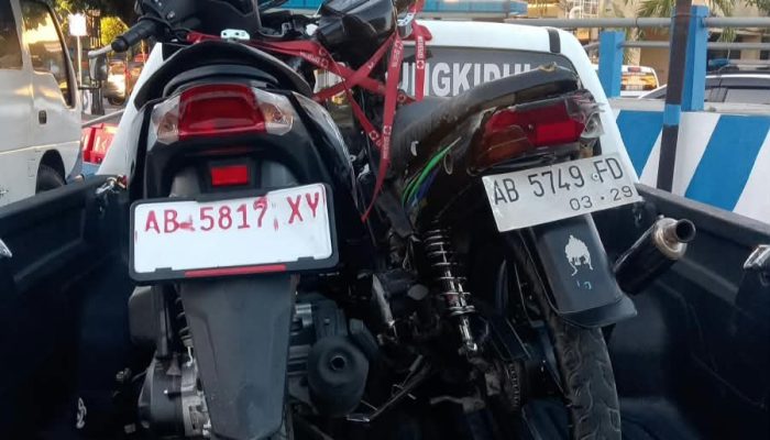 Tabrakan 2 Motor di Ponjong, 3 Pelajar Luka: 2 Patah Kaki, 1 Cedera Kepala Berat