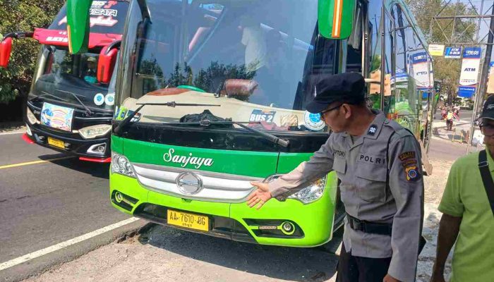 Motor Tabrak Bagasi Bus di Jalan Jogja-Wonosari, Pengendara Dilarikan ke Rumah Sakit