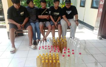 Polisi Amankan 5 Orang Diduga Jual Ciu di Bantul, Ratusan Botol Disita