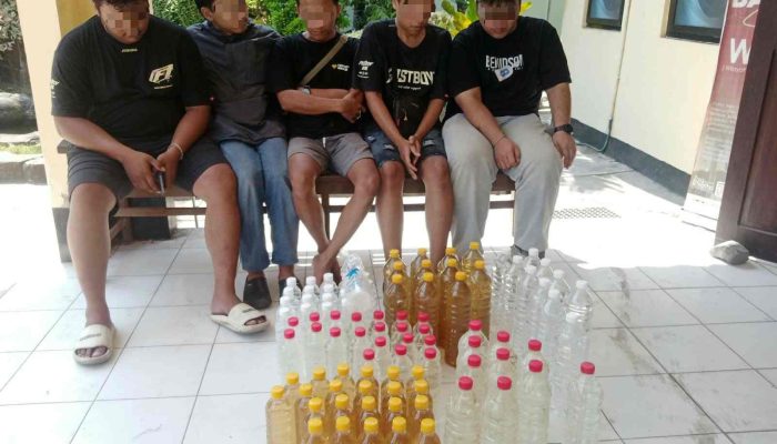 Polisi Amankan 5 Orang Diduga Jual Ciu di Bantul, Ratusan Botol Disita
