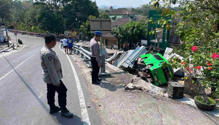 Elf Mundur Masuk Jurang di Tanjakan Bundelan Ngawen, 1 Penumpang Meninggal