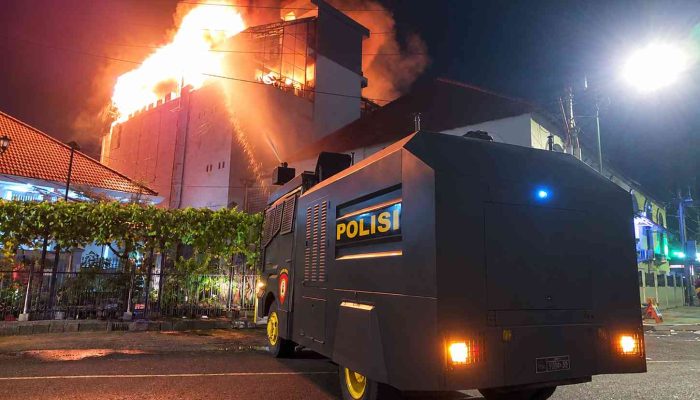 Kebakaran Toko Batik di Margo Mulyo Yogyakarta, Api Muncul dari Dapur Lantai 3