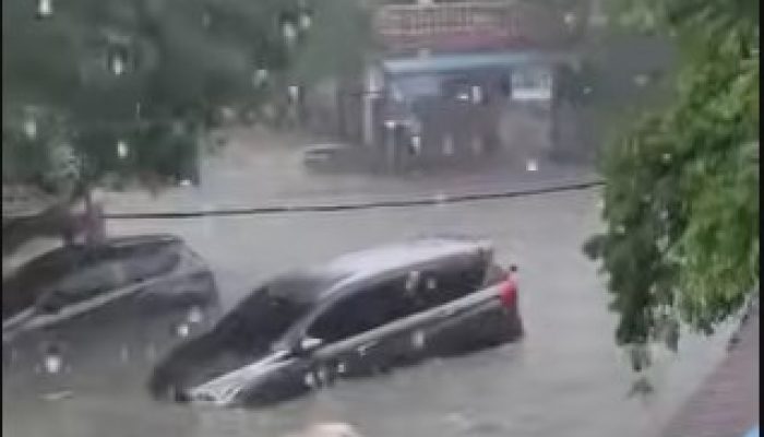 KOTA BATAM DIGUYUR HUJAN DERAS
