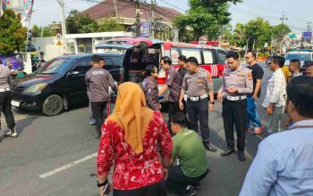Toyota Calya Tabrak Honda Beat di Depan Masjid Promoter Polres Gunungkidul, Dua Orang Terluka