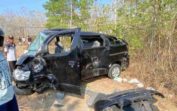 Kecelakaan Tunggal di Jalan Baron, Pengemudi Grand Max Dilarikan ke RSUD Wonosari