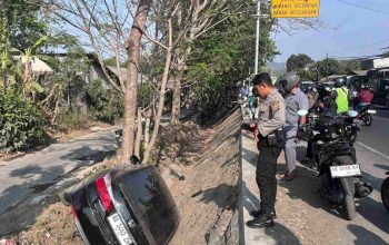 Kecelakaan di Jalan Jogja-Wonosari, Honda Accord Terperosok ke Parit