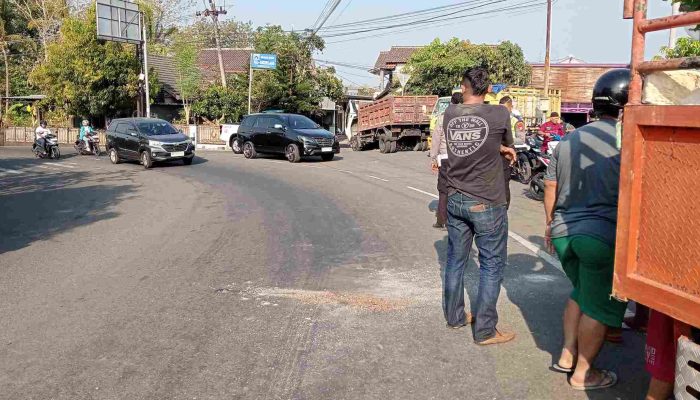 Kecelakaan Dua Truk di Siyono Wetan Logandeng, Pejalan Kaki 74 Tahun Luka-luka